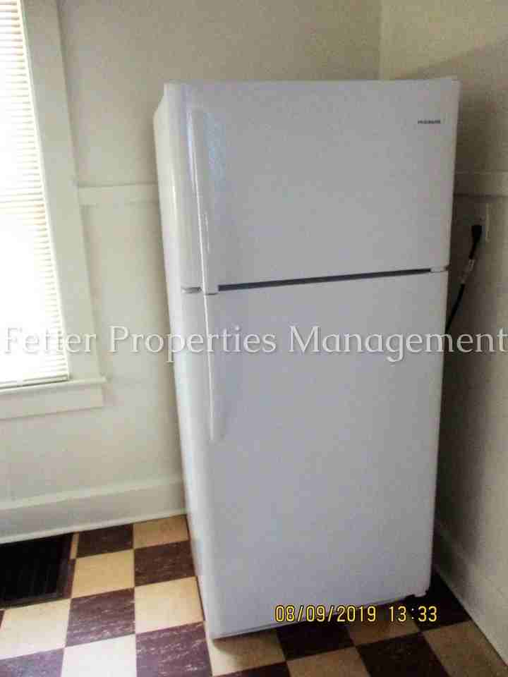 1661 Burdette Ave - Photo 2 of 9