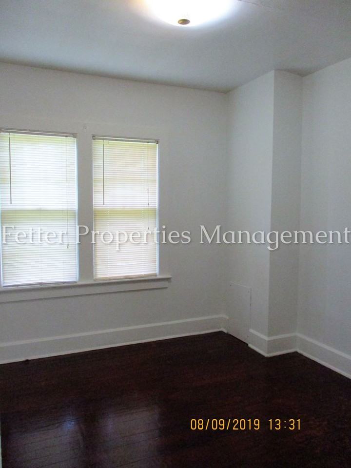 1661 Burdette Ave - Photo 3 of 9