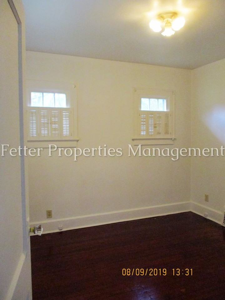 1661 Burdette Ave - Photo 5 of 9