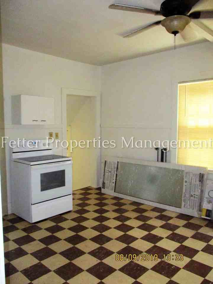 1661 Burdette Ave - Photo 6 of 9