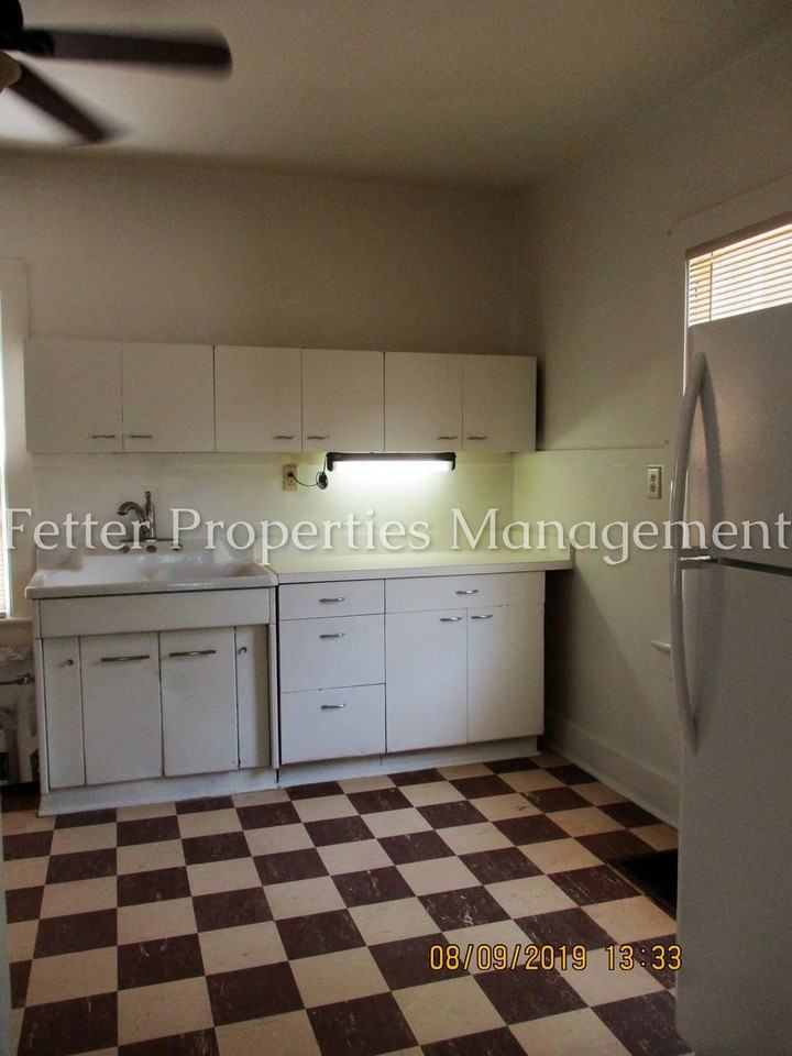 1661 Burdette Ave - Photo 7 of 9