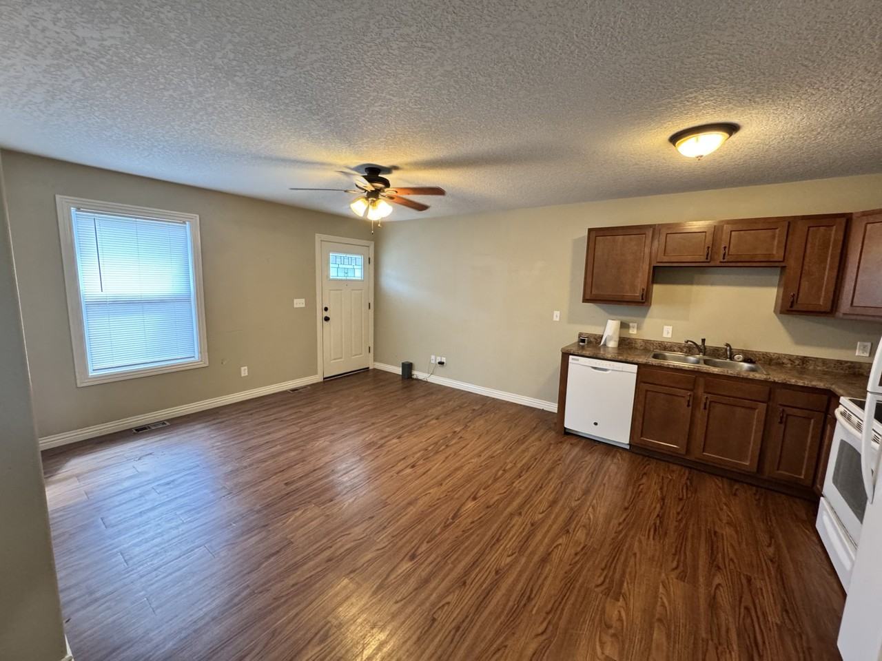 123 E Carlton St #A - Photo 6 of 8