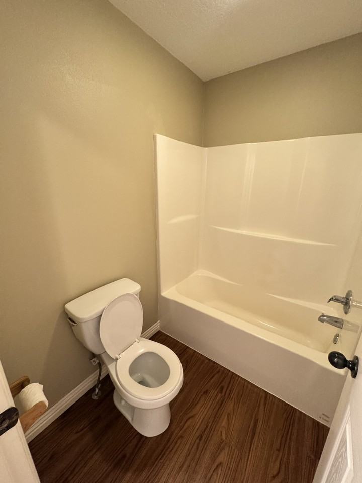 2007 S Broadway St #C - Photo 3 of 6