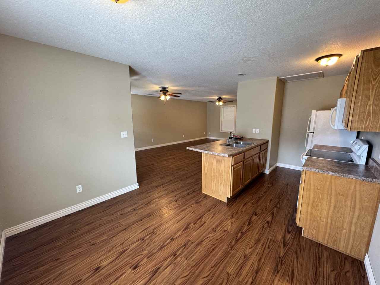 2007 S Broadway St #C - Photo 4 of 6