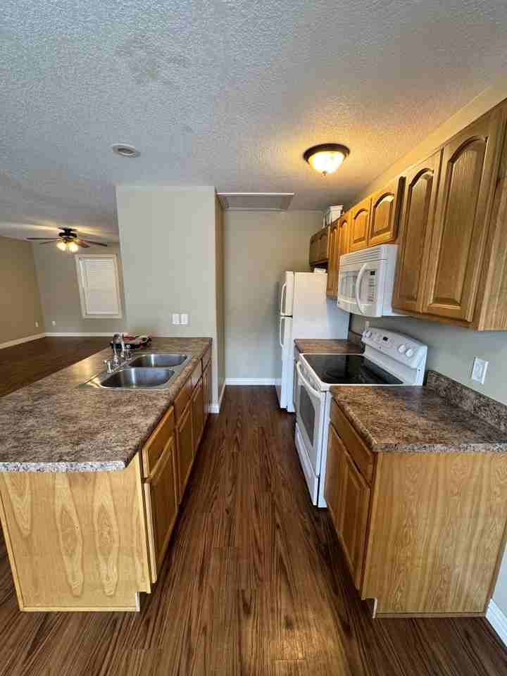 2007 S Broadway St #C - Photo 5 of 6