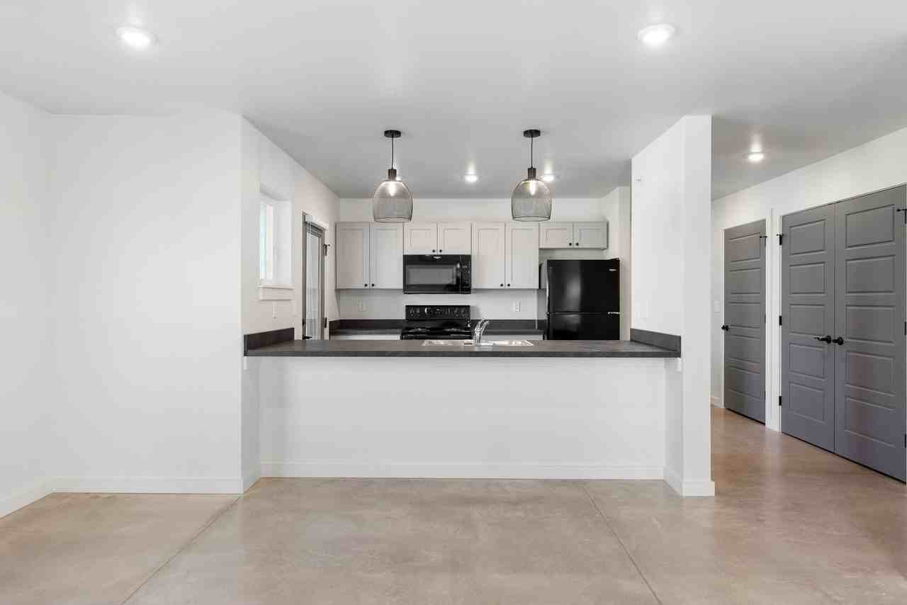 5167 West Side Flats - Photo 7 of 19