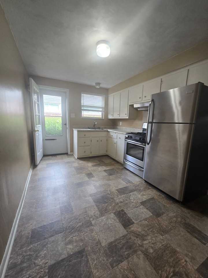 Mintwood Dr - Photo 3 of 13