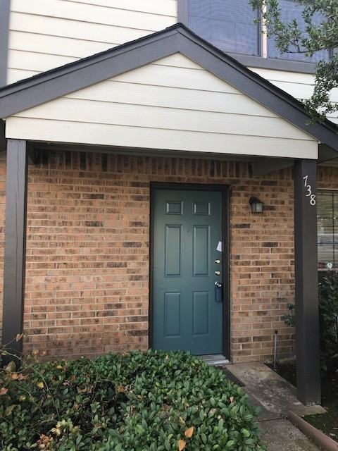 738 W Collins St - Photo 6 of 20