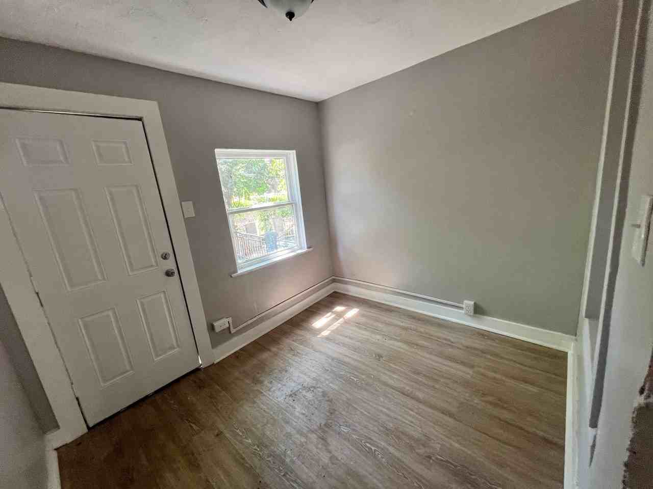 417 Walnut Ave - Photo 4 of 11