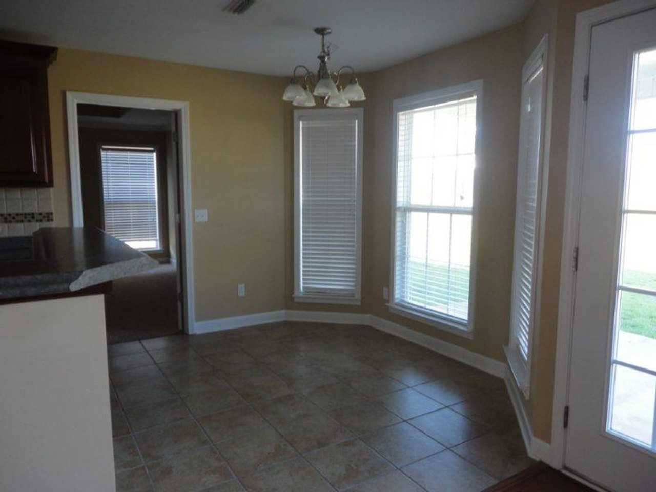 259 Maree Dr - Photo 3 of 13