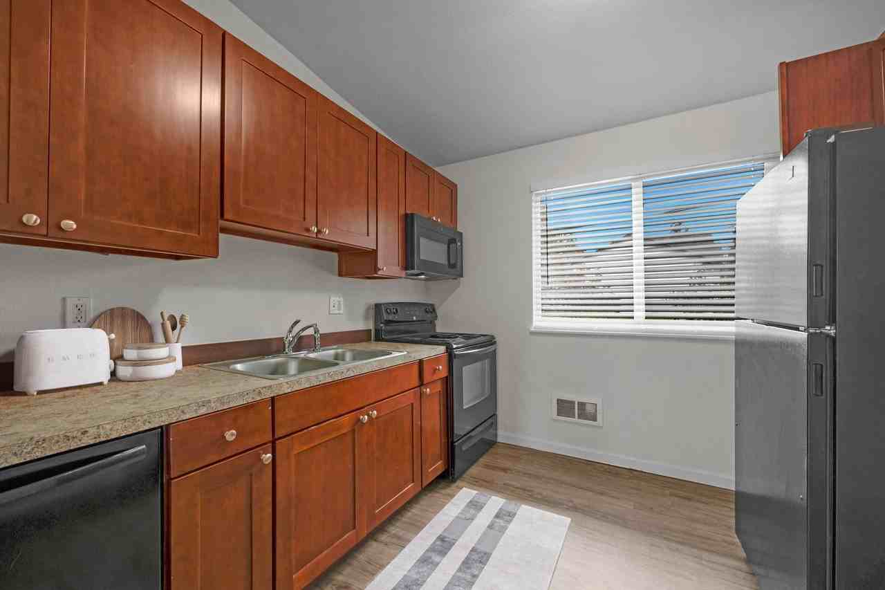 Pet-Friendly One- and Two-Bedroom Apartments in Edmonds - Photo 4 of 5