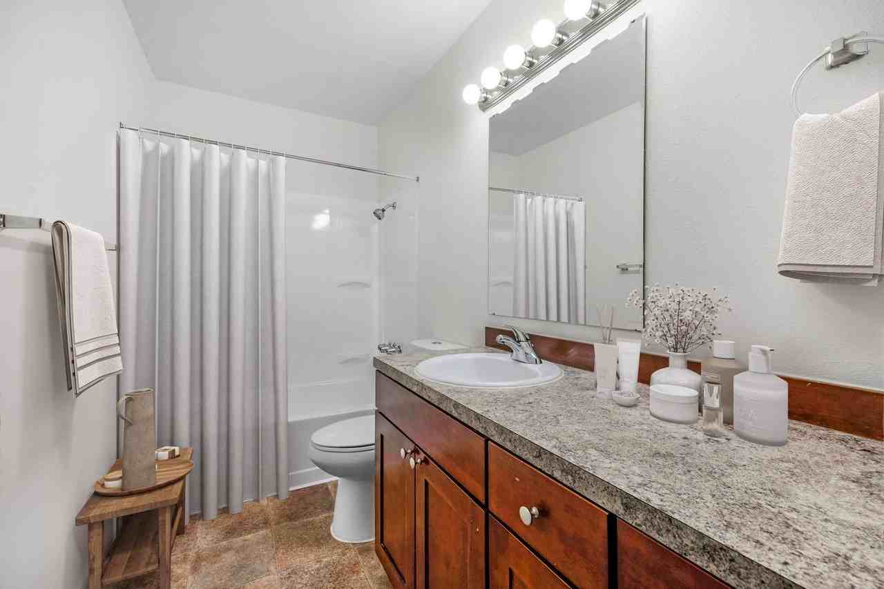 Pet-Friendly One- and Two-Bedroom Apartments in Edmonds - Photo 5 of 5