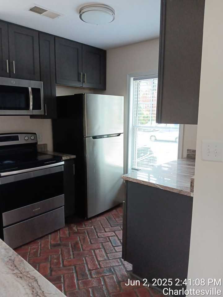 515 14th St Nw #B - Photo 2 of 8