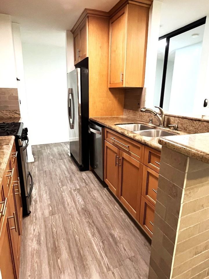 1615 Hotel Circle South - Photo 4 of 24