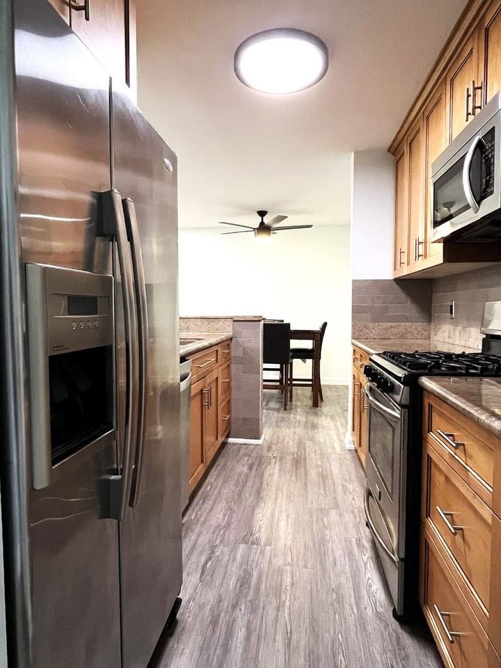 1615 Hotel Circle South - Photo 6 of 24