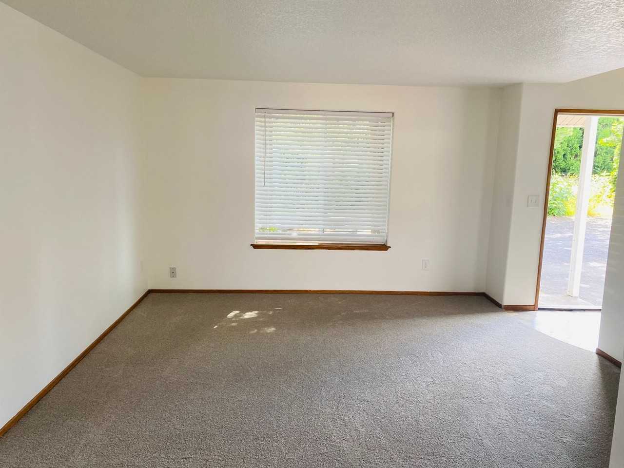 1350 W Historic Columbia River Hwy - Photo 3 of 11