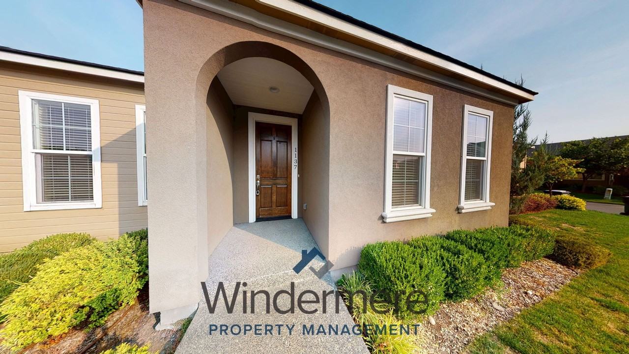 1137 Se Turnbull St - Photo 2 of 16