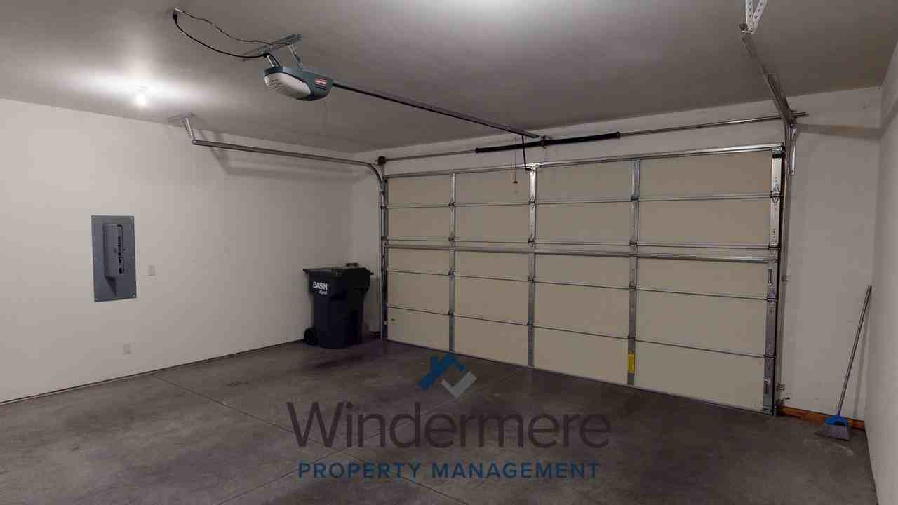 1137 Se Turnbull St - Photo 5 of 16