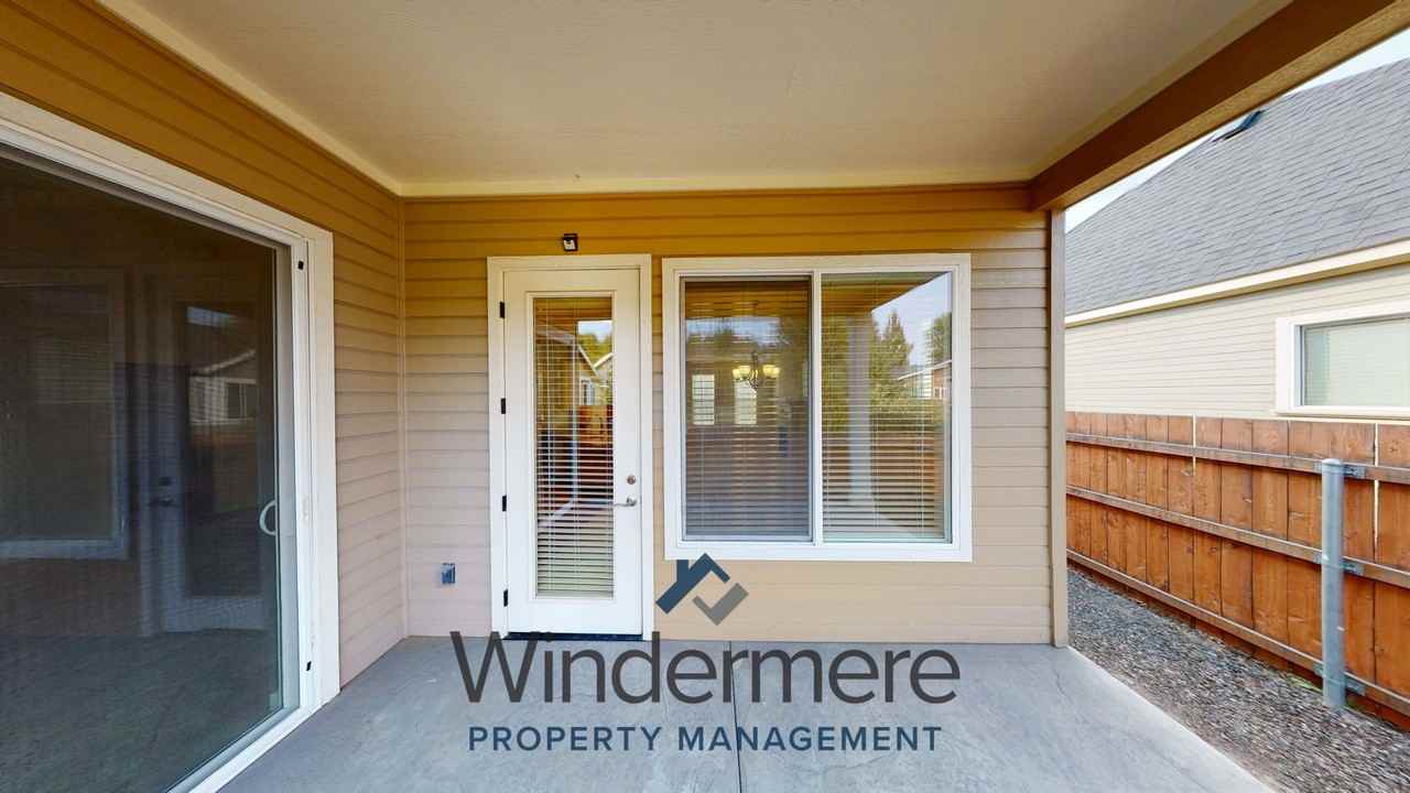 1137 Se Turnbull St - Photo 6 of 16