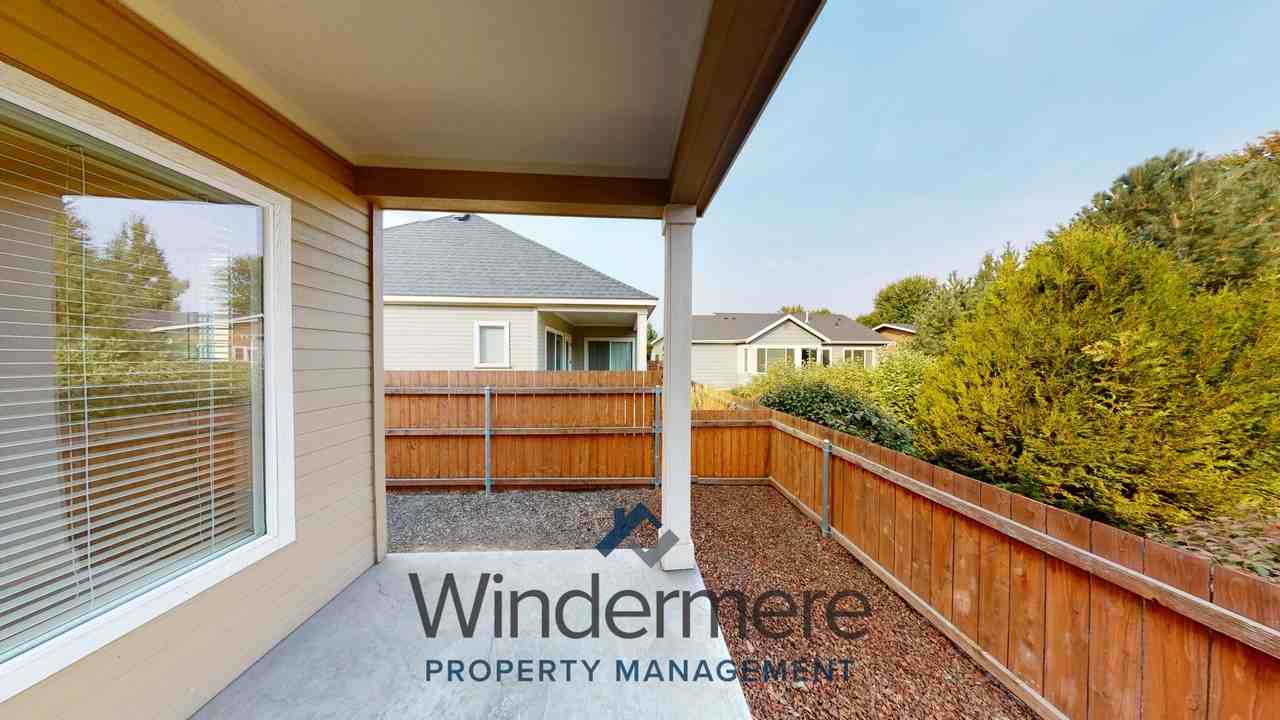 1137 Se Turnbull St - Photo 7 of 16