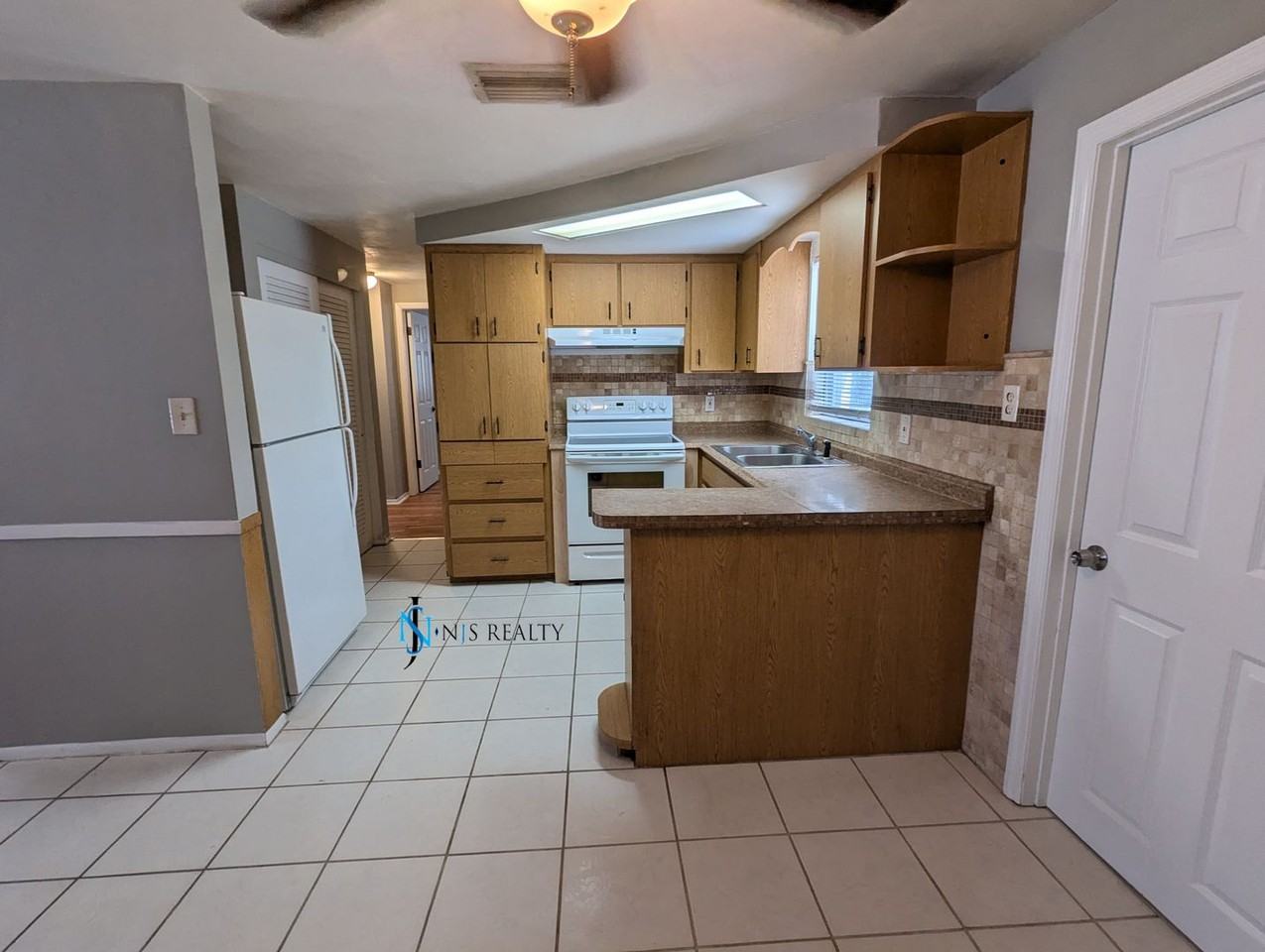 3544 Harvard Dr - Photo 5 of 17
