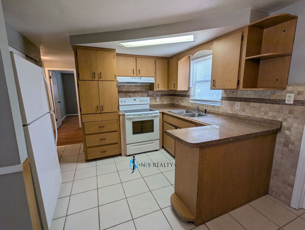 3544 Harvard Dr - Photo 6 of 17