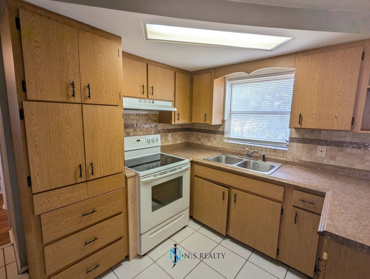 3544 Harvard Dr - Photo 7 of 17