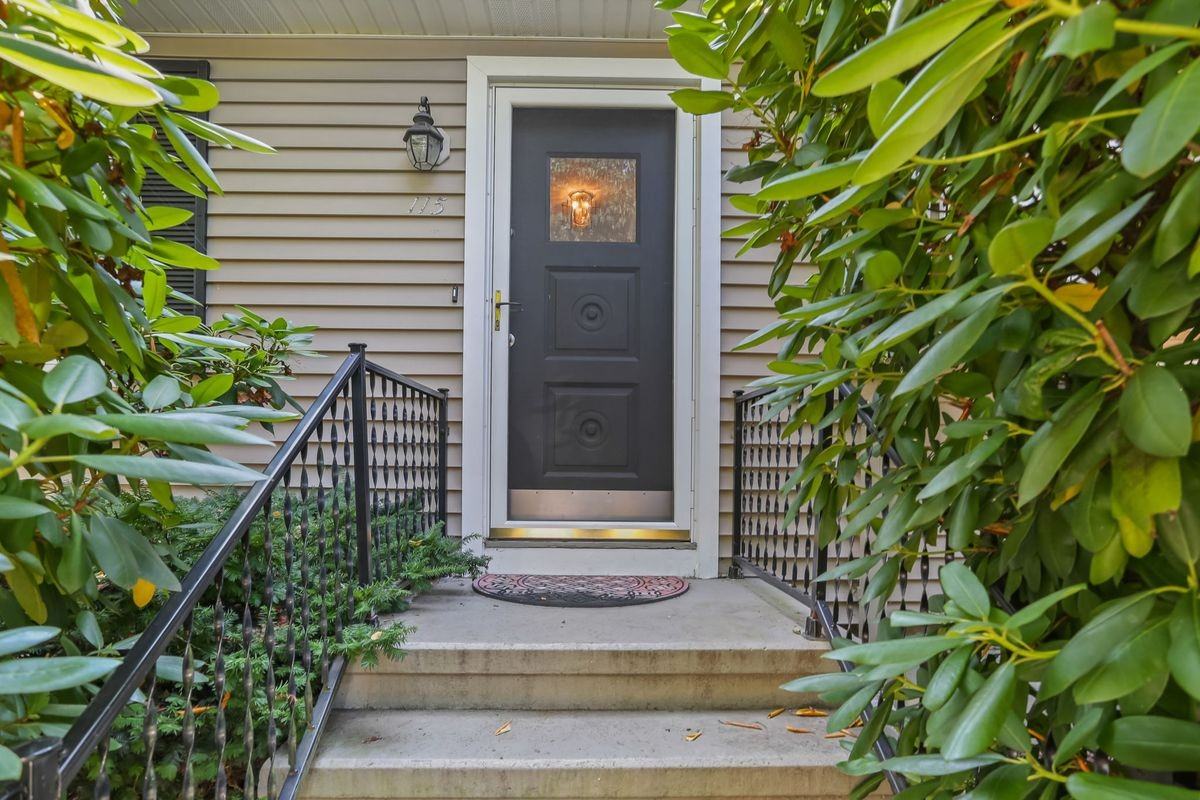 115 Lucille St - Photo 2 of 21