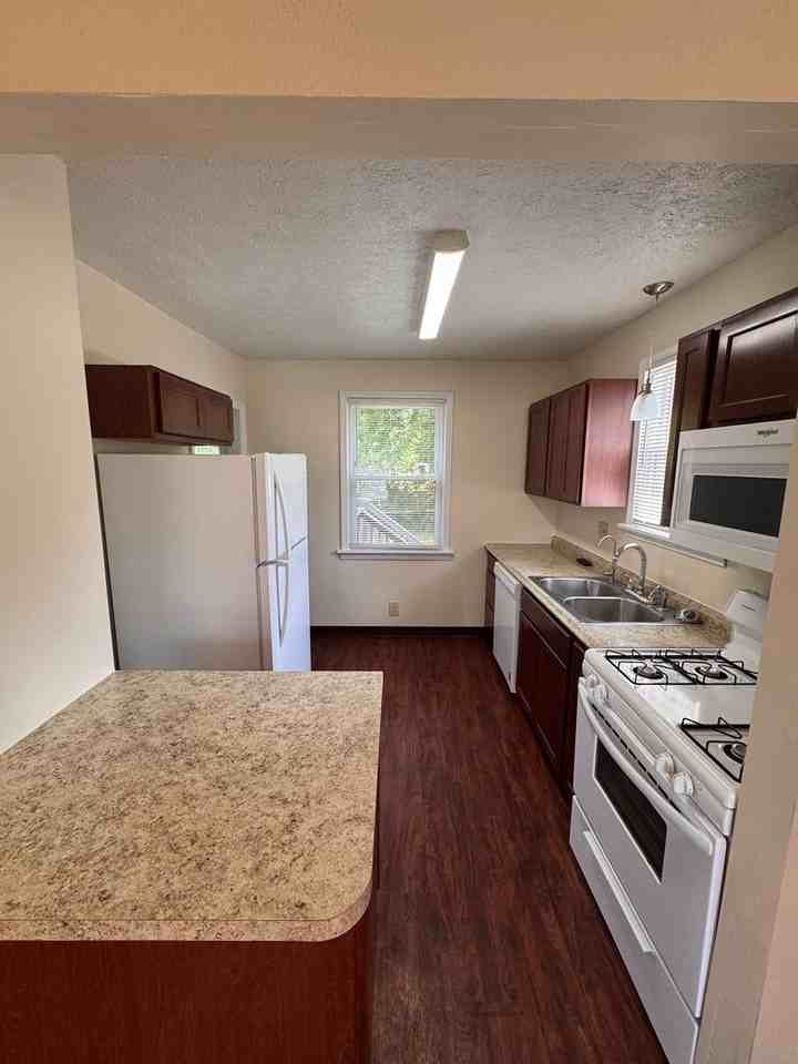 817 Taylor Ave - Photo 5 of 13