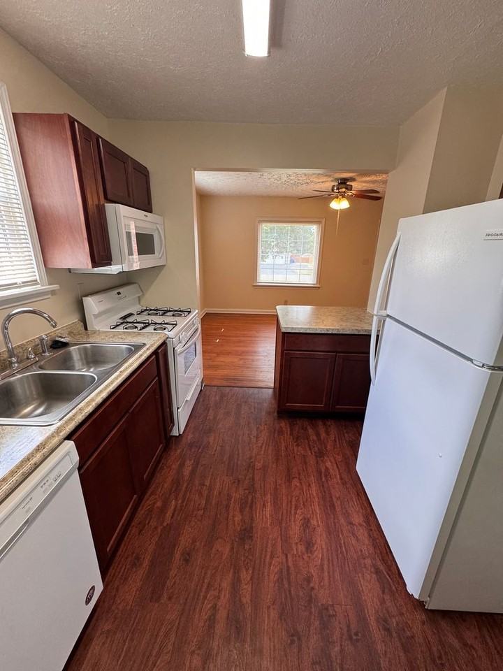 817 Taylor Ave - Photo 6 of 13