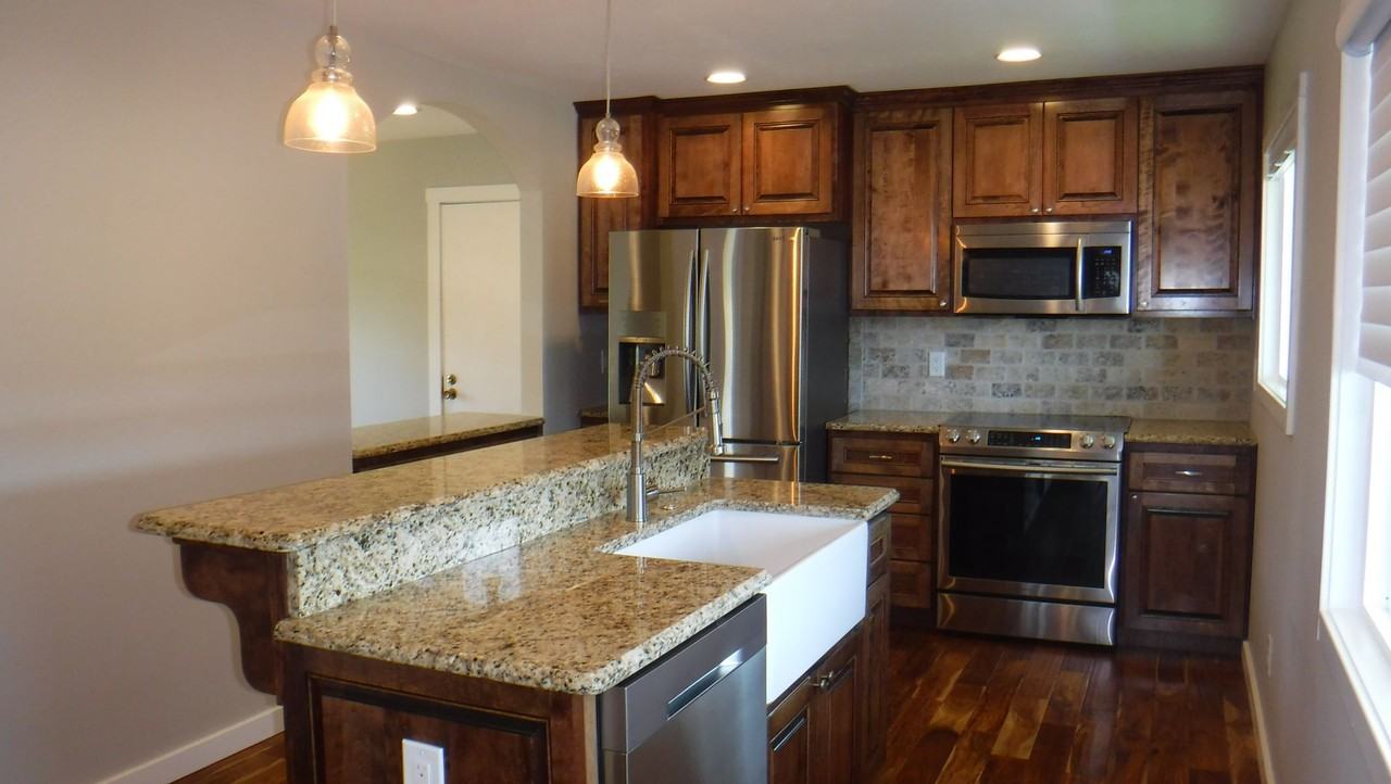 1243 Hub St - Photo 3 of 18