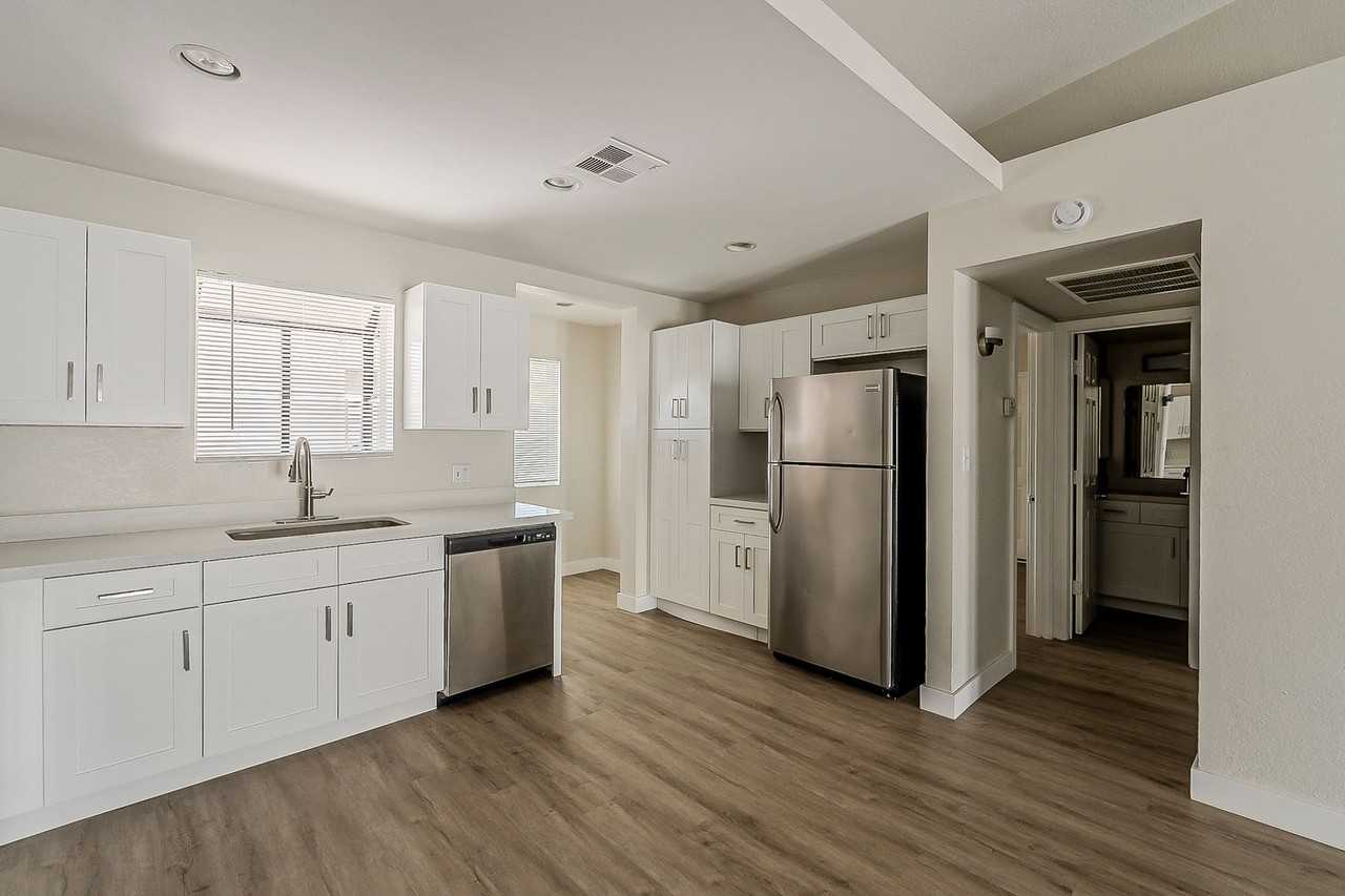 3070 North 24th Lane - Photo 4 of 24