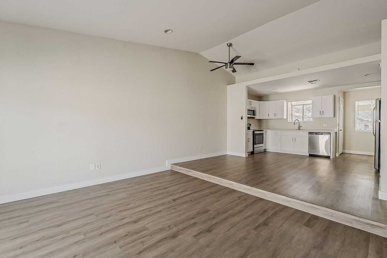 3070 North 24th Lane - Photo 7 of 24