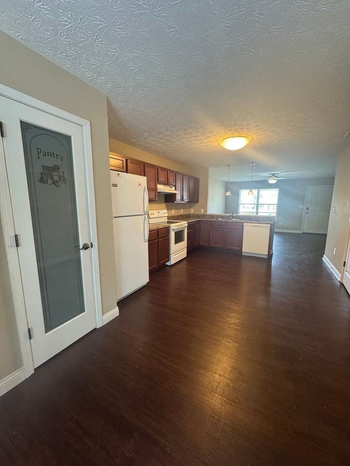 3988 Abraham Ct - Photo 3 of 16