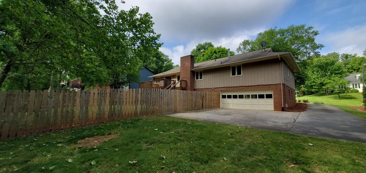 1410 Bearhollow Rd - Photo 3 of 23