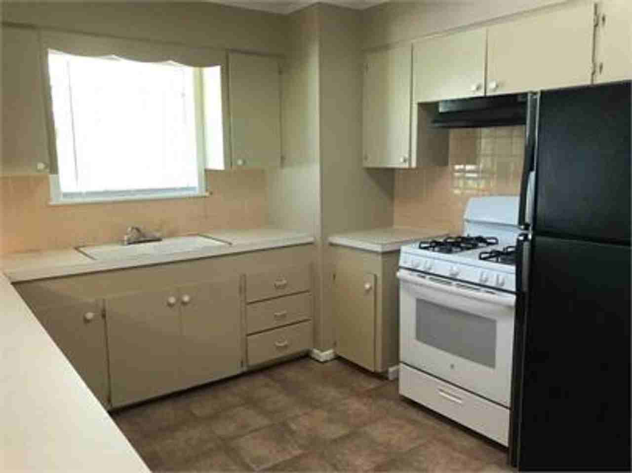 247 Idlewild Dr - Photo 3 of 11
