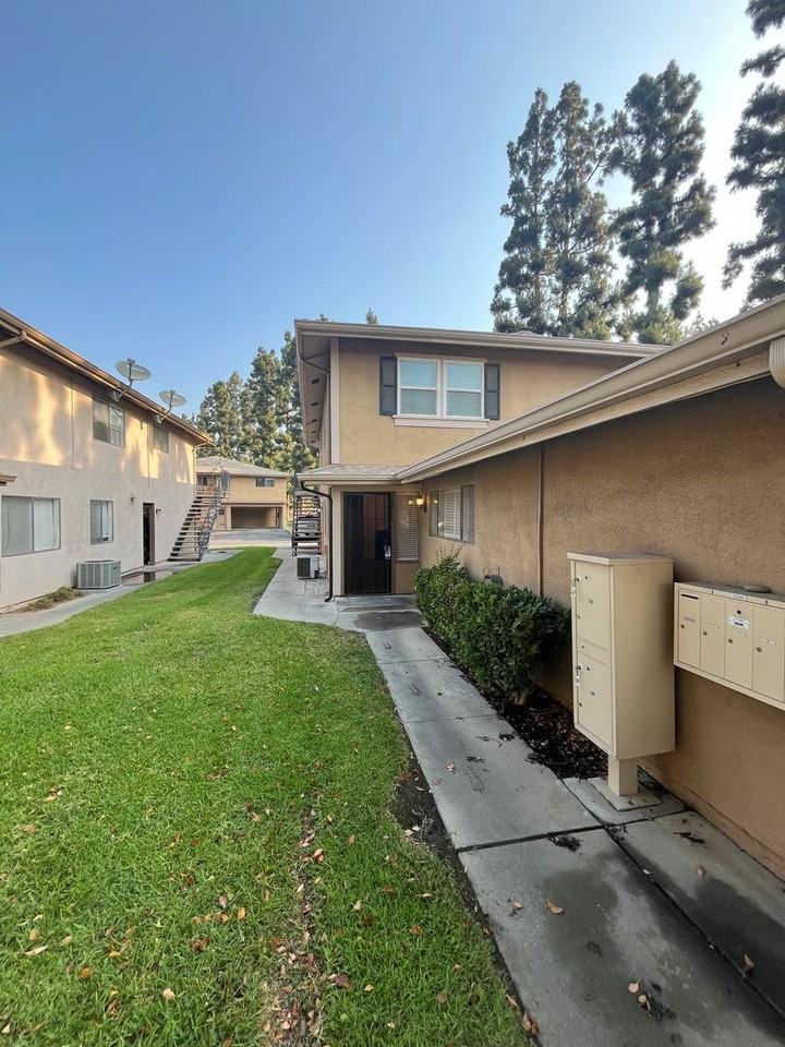 917 W Sierra Madre Ave #2 - Photo 2 of 18