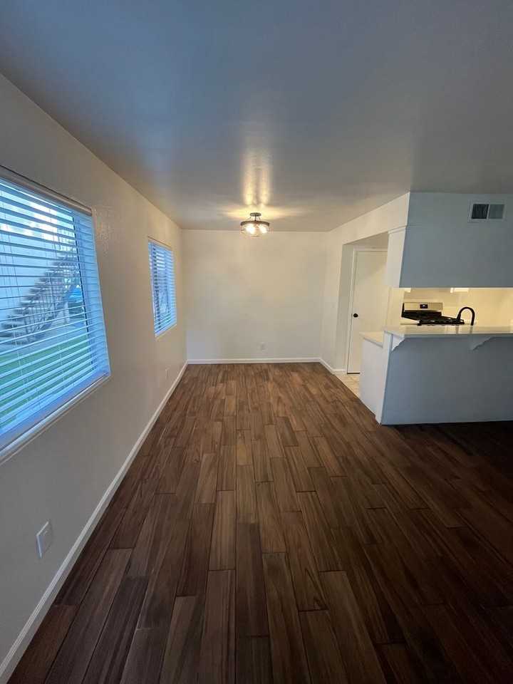 917 W Sierra Madre Ave #2 - Photo 3 of 18