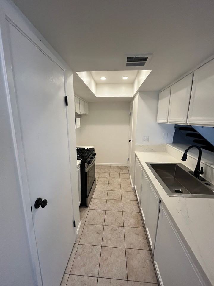 917 W Sierra Madre Ave #2 - Photo 4 of 18