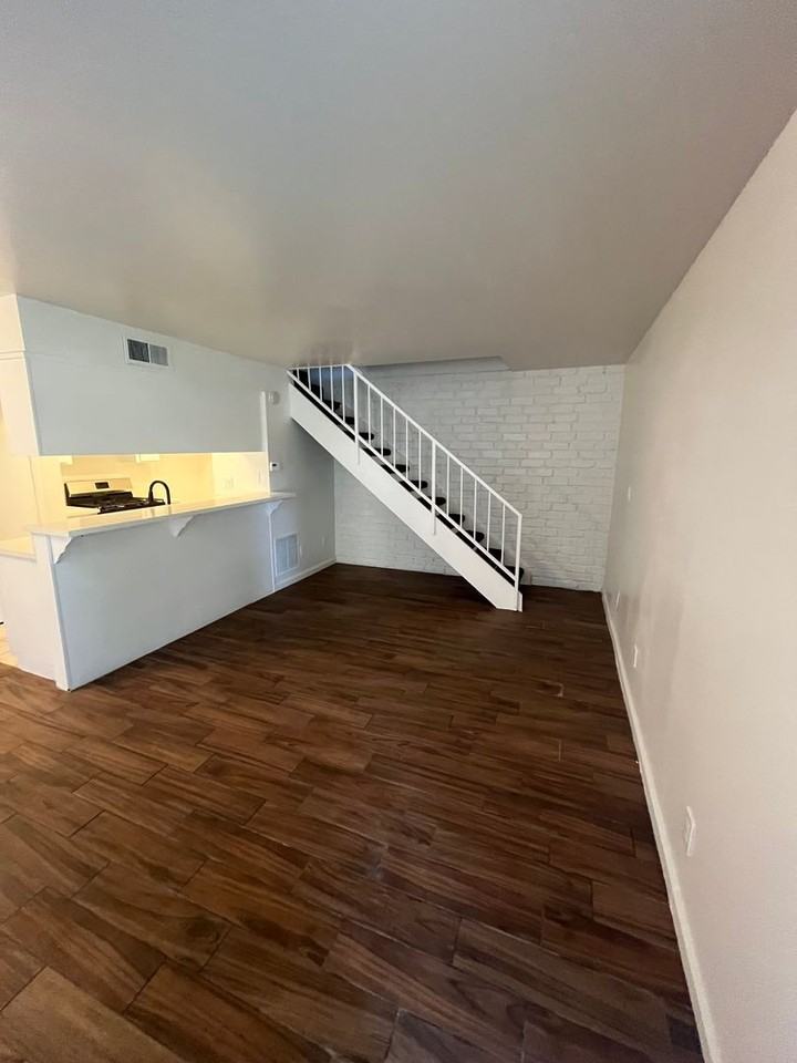 917 W Sierra Madre Ave #2 - Photo 5 of 18