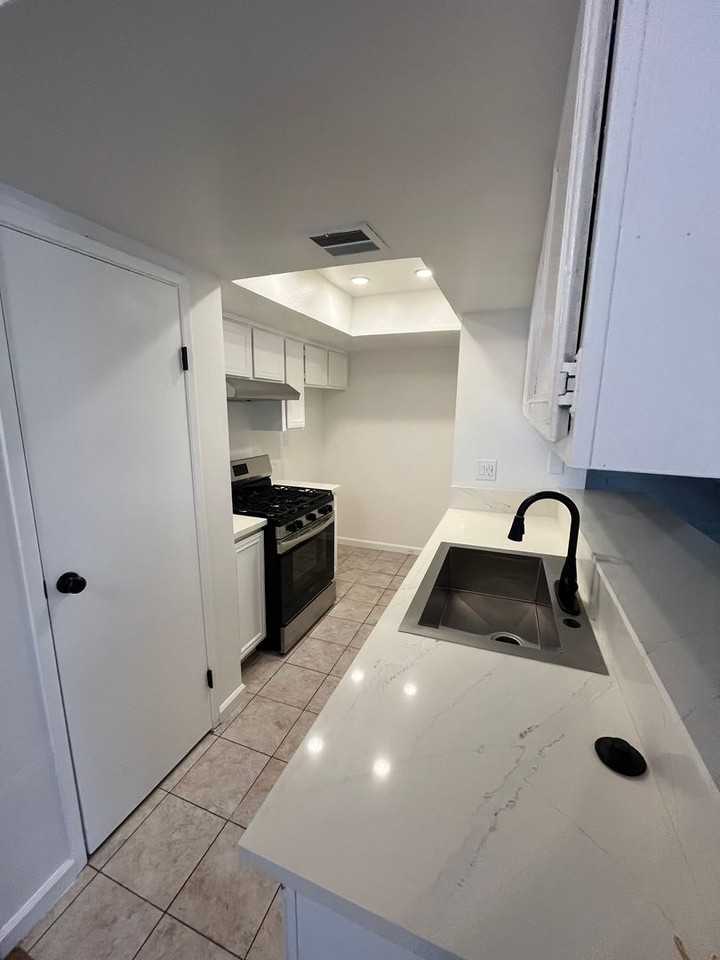 917 W Sierra Madre Ave #2 - Photo 6 of 18