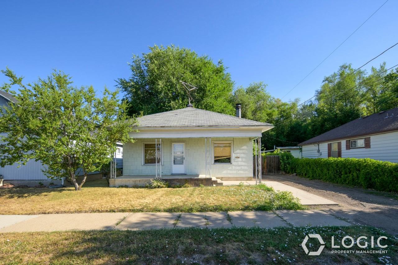 608 Douglas St - Photo 2 of 21