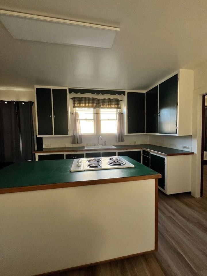 714 Earle St - Photo 2 of 5