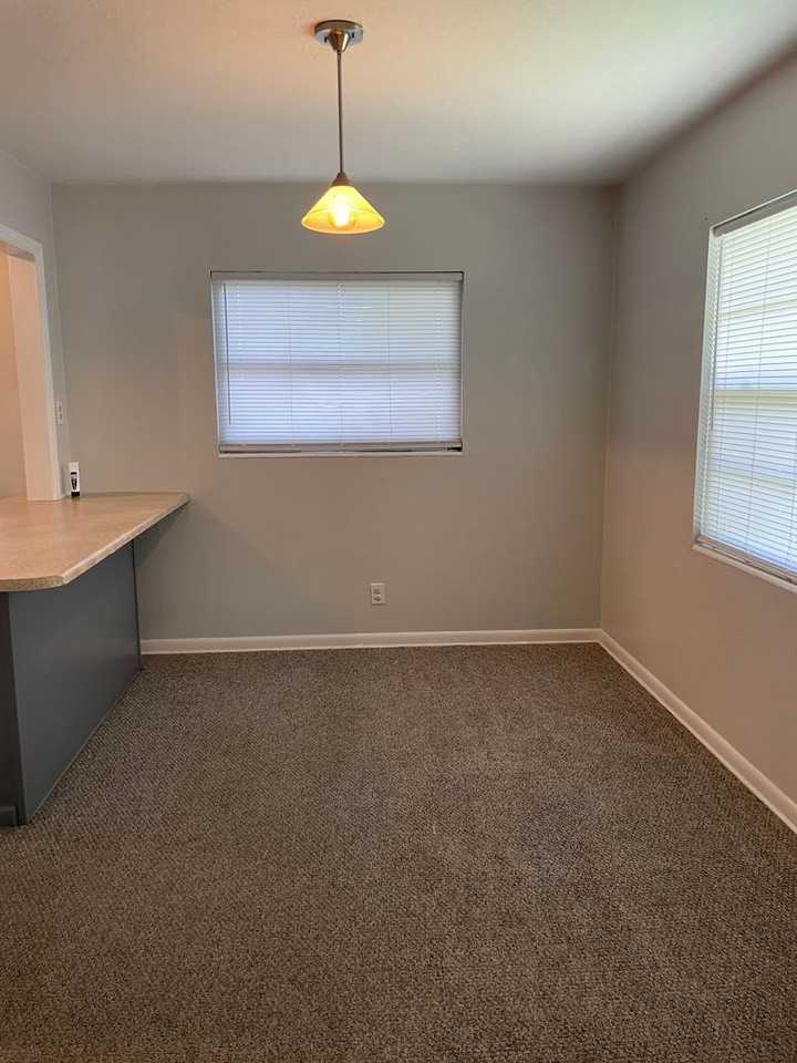 925 Hawthorne St - Photo 2 of 12