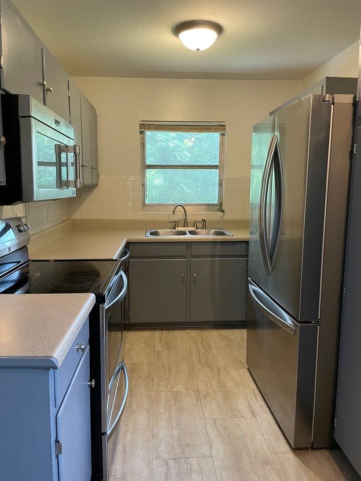 925 Hawthorne St - Photo 3 of 12