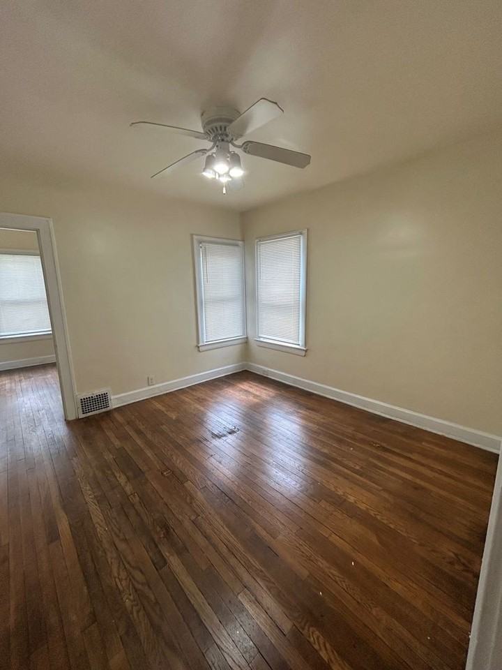 1547 Hillcrest - Photo 4 of 42