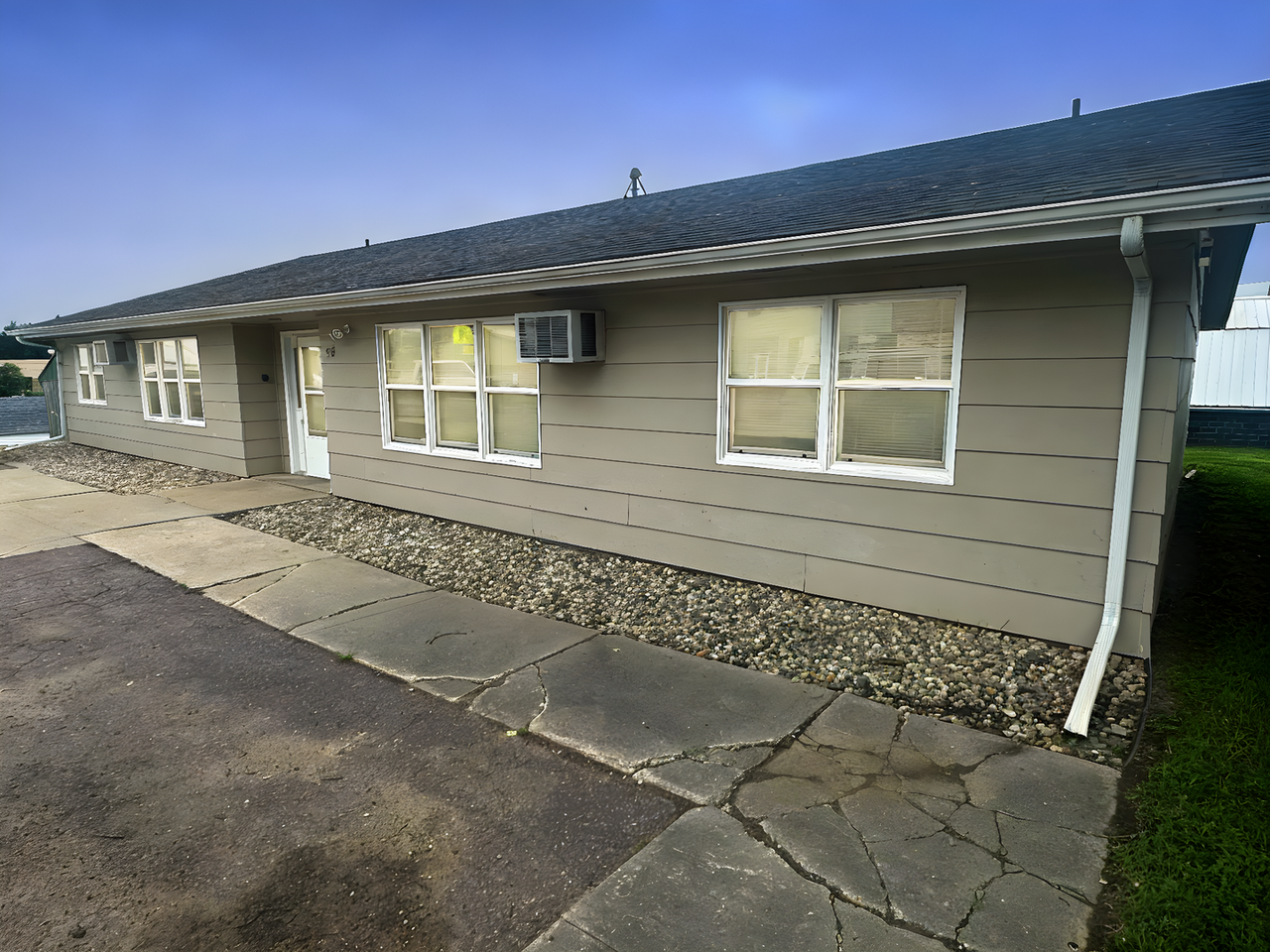 513 N Main Ave - Photo 3 of 29