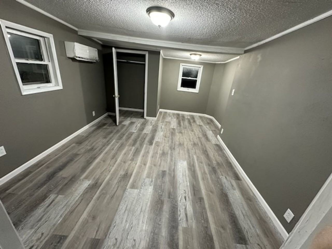 211 East Walnut Street - Photo 2 of 25