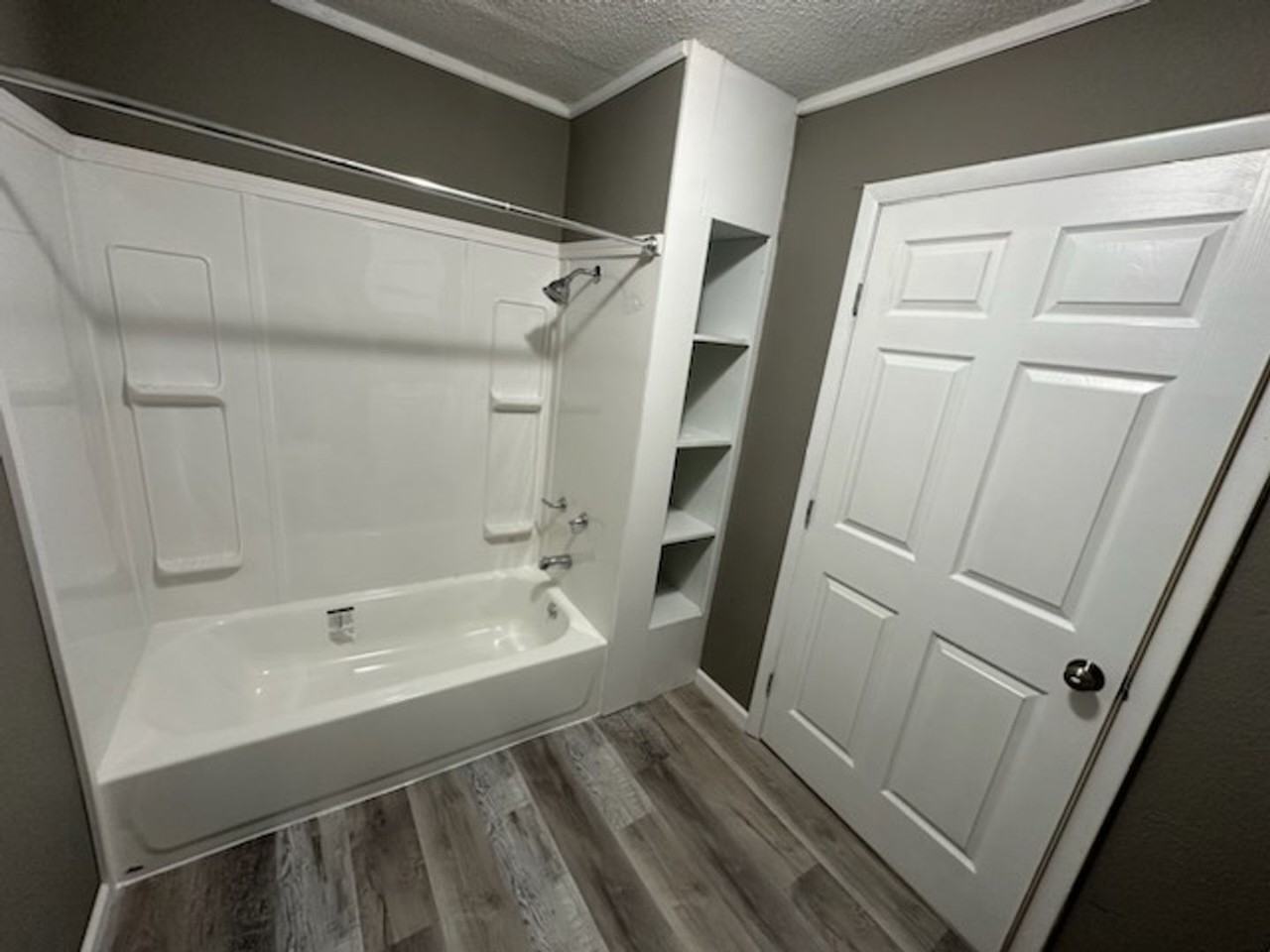 211 East Walnut Street - Photo 3 of 25