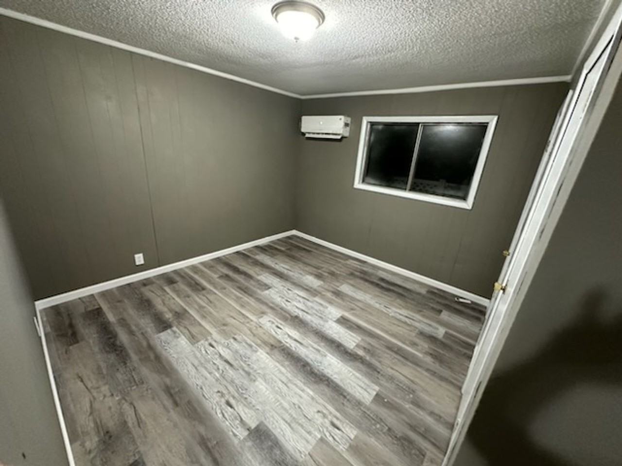 211 East Walnut Street - Photo 4 of 25